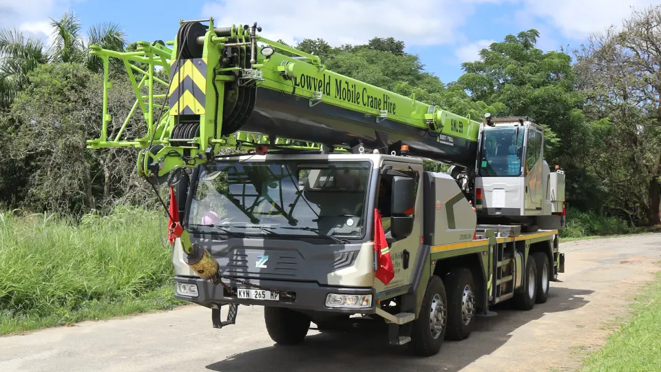Picture of a Zoomlion 120 ton crane