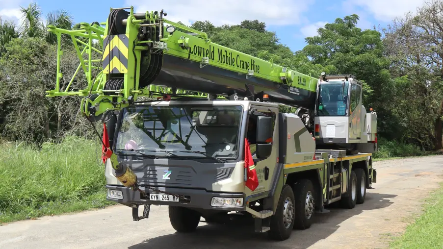 Picture of a Zoomlion 120 ton crane